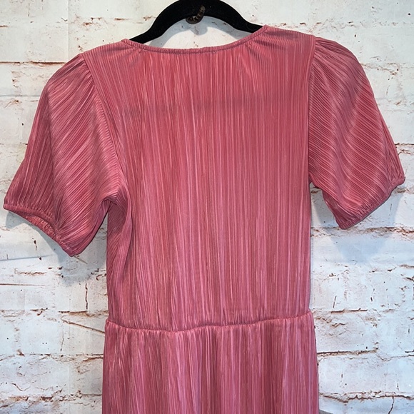 Asos Pink faux wrap splice neckline v neck short sleeve pleated barbie accent 4 - Picture 10 of 11